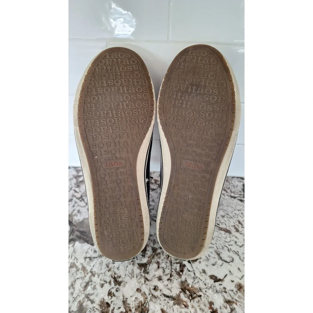 Taos Footwear brand taos